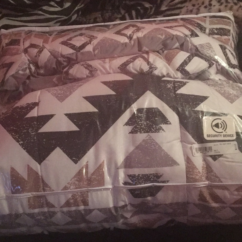 Twin Size Bedding Set